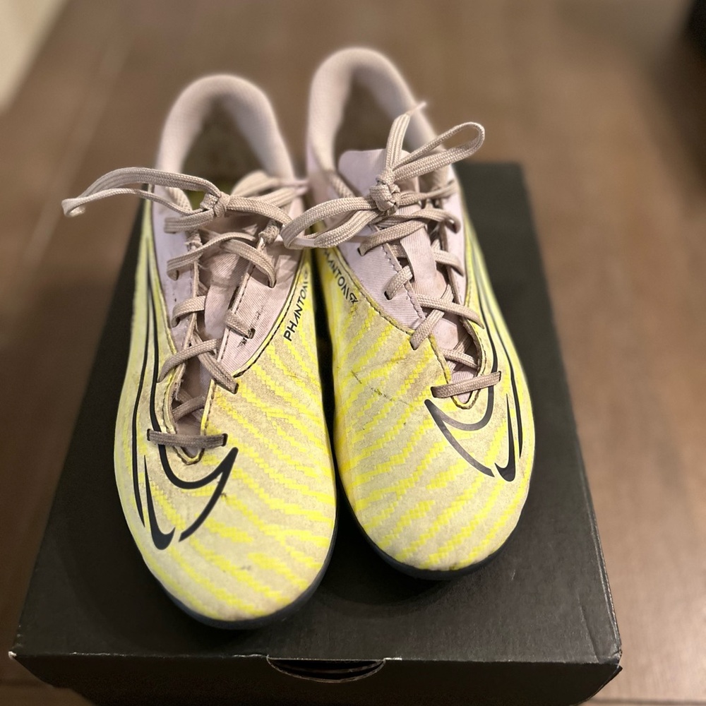 Nike Kids Yellow and Black Soccer Cleats